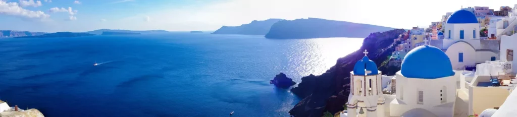 Panorama över byn Oia på Santorini, Grekland